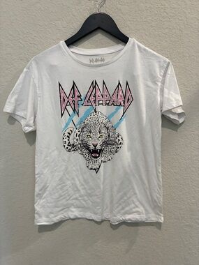 Def Leppard Kids' White Graphic Tee with Leopard Motif